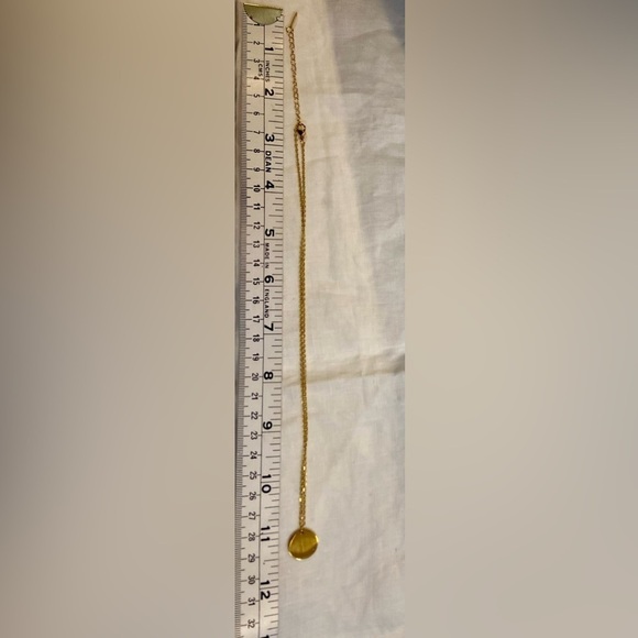 Dainty Gold stainless steel engraved Flower on‎ delicate Chain necklace - Picture 4 of 13